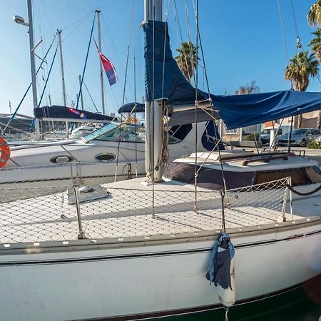 Pequeno Velero En Port Forum Ideal Para Backpackers سان أدريان دي بيزوس المظهر الخارجي الصورة