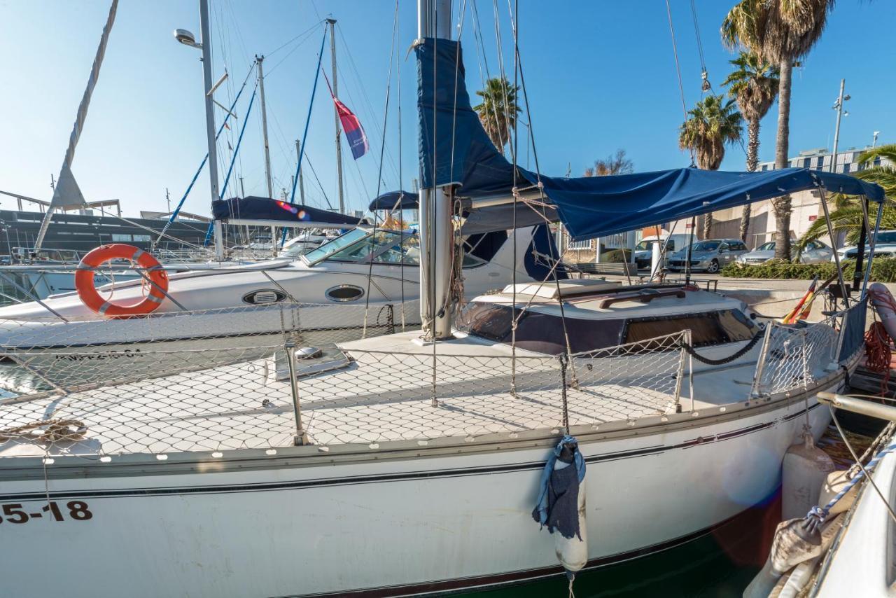 Pequeno Velero En Port Forum Ideal Para Backpackers سان أدريان دي بيزوس المظهر الخارجي الصورة