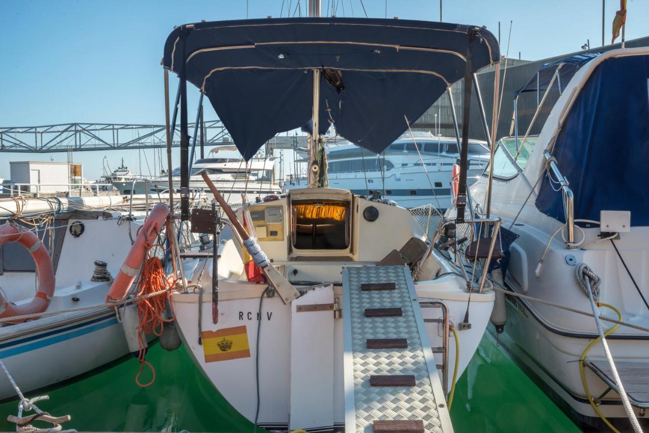 Pequeno Velero En Port Forum Ideal Para Backpackers سان أدريان دي بيزوس المظهر الخارجي الصورة